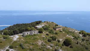 Ishulli i Trumpëve: Από φρούριο του Χότζα, θέρετρο των Τραμπ &#8211; Πώς έγινε η αγορά του νησιού στην Αλβανία