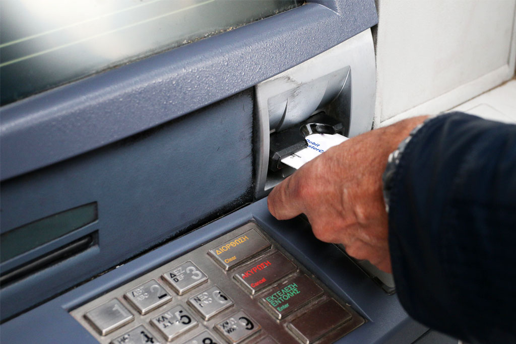 Συντάξεις Ιουλίου 2025: Αντίστροφη μέτρηση για τις πληρωμές – Ποιοι θα πάνε πρώτοι στα ATM