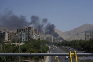 Νέοι βομβαρδισμοί από τους Ισραηλινούς στην Τεχεράνη &#8211; IDF προς Ιρανούς: «Να εγκαταλείψετε τμήματα της πόλης»