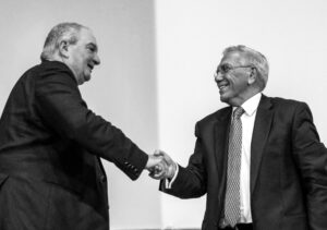 Η «μειοδοσία» στα εθνικά θέματα και ο πανικός στο Μαξίμου