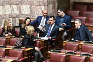 Ποιος βουλευτής της Νέας Αριστεράς σκέφτεται να συνυπογράψει την πρόταση ΣΥΡΙΖΑ για Προανακριτική