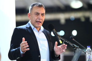 «Μπρος &#8211; πίσω» από Βρούτση για τους τελικούς: «Δεν απαιτείται κοινή παρουσία Γιαννακόπουλου &#8211; Αγγελόπουλων»