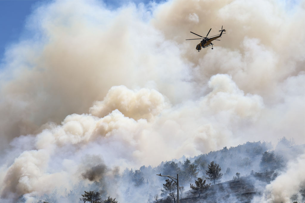Μάχη με τις φλόγες για δεύτερη ημέρα στη Χίο: Νέα μηνύματα από το 112 – Σε κατάσταση έκτακτης ανάγκης ο Δήμος Χίου