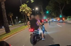 Βίντεο ντοκουμέντο: Επεισοδιακό μπλόκο στη Βουλιαμένη &#8211; Μηχανές προσπάθησαν να διαφύγουν (Video)