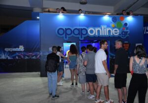 Είσαι όντως fan των London Grammar; &#8211; Το opaponline.gr βρέθηκε στην Πλατεία Νερού και έψαξε τους αληθινούς γνώστες του συγκροτήματος