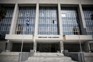 Άρειος Πάγος: Σκηνές πανικού σε δικαστική αίθουσα &#8211; Τούρκος κρατούμενος αυτοτραυματίστηκε με ξυράφι