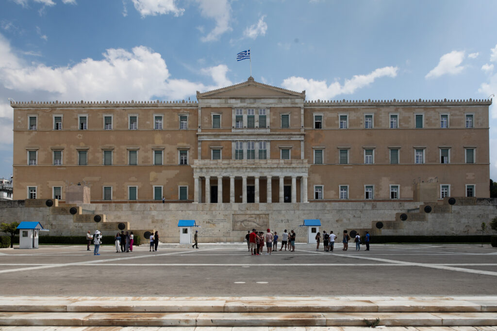 Δόθηκε παράταση στην υποβολή των οικονομικών καταστάσεων των κομμάτων