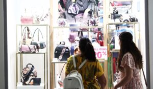 Πειραιάς: Άμεση εφαρμογή του νέου ΦΠΑ στις μικρές επιχειρήσεις ζητά ο Εμπορικός Σύλλογος