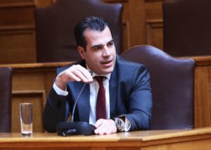Ράπισμα Taz: Αμφισβητεί πως η «ακροδεξιά» είναι παρελθόν για τον υπουργό Μετανάστευσης, Θάνο Πλεύρη