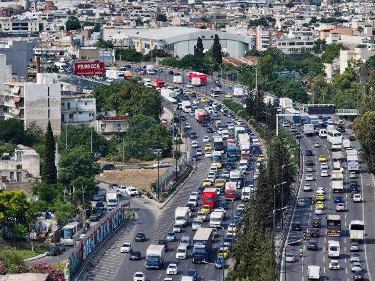Κηφισός: Ουρές 12 χιλιομέτρων μετά από τροχαίο – Μεγάλες καθυστερήσεις και στην Αττική Οδό