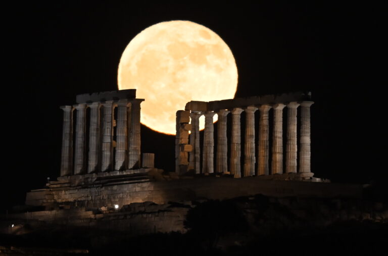 Πανσέληνος Αυγούστου 2025: Πότε πέφτει και πώς ονομάζεται