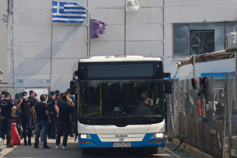 Γαύδος: Επιχείρηση διάσωσης τα ξημερώματα 520 μεταναστών – Μεταφέρονται στο Λαύριο