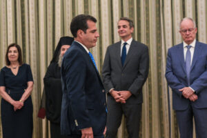 Σε γραμμή… Πλεύρη ο Μητσοτάκης