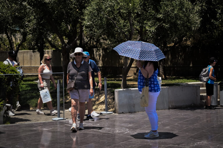Καιρός: Νέο έκτακτο δελτίο από ΕΜΥ για το «καυτό» πενθήμερο – Πότε ξεκινούν τα 42άρια