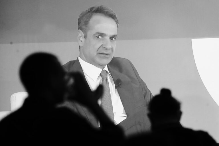 Κύρτσος: Το σύστημα Μητσοτάκη σαν πύργος με τραπουλόχαρτα – Eντελώς αναγκαίο να πέσει