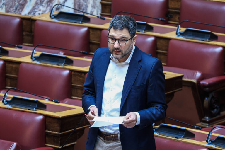 Ηλιόπουλος σε Πιερρακάκη: «Είναι και το Politico στους αρουραίους του διαδικτύου;»