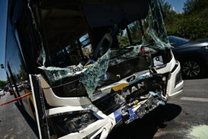Σύγκρουση λεωφορείων: 12 τραυματίες συνεχίζουν να νοσηλεύονται &#8211; Σοβαρά τραυματισμένη μία 38χρονη