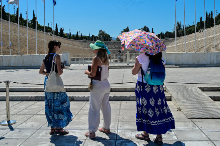 Καιρός: Ακραία ζέστη και άνεμοι «Foehn» αυξάνουν τον κίνδυνο για φωτιές – Ποιες περιοχές είναι στο «κόκκινο»