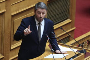 Ανδρουλάκης: Εκβιαζόμενος ο πρωθυπουργός για υποκλοπές, σύμβαση 717 και ΟΠΕΚΕΠΕ