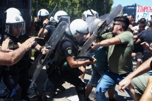 Σύνοδος Πρυτάνεων: Χημικά ενάντια στους φοιτητές που αντιδρούν για το νέο νομοσχέδιο (Video)