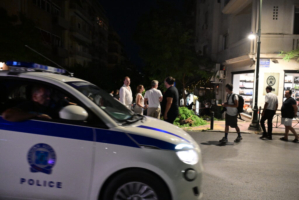 Κολωνάκι: 12 τραυματίες από τζιπ που έπεσε σε εστιατόριο – Τρελή πορεία χωρίς χειρόφρενο (Photos)
