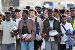 Αντιμεταναστευτική πολιτική από την κυβέρνηση: Κλείνουν σε Κέντρα Κράτησης εκατοντάδες μετανάστες