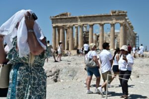 Καύσωνας: Σήμερα τα πρώτα «43άρια» &#8211; Ποιες περιοχές είναι στο κόκκινο, τι ισχύει για τον ιδιωτικό τομέα