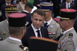 Γαλλία: Ξαφνικά ο Μακρόν βρήκε επιπλέον 64 δισ. ευρώ για την Άμυνα
