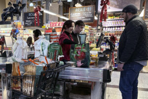 ΗΠΑ: Ο πληθωρισμός αυξήθηκε 2,7% αλλά ο Τραμπ επιμένει ότι οι τιμές είναι χαμηλές
