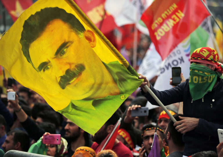 Αποφυλάκιση του Οτσαλάν ζητάει το PKK – Προϋπόθεση για ειρήνευση