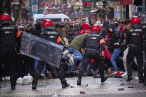 Πογκρόμ στην Ισπανία: Η ακροδεξιά ρητορική κερδίζει έδαφος και σπέρνει χάος στην Ευρώπη