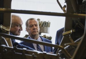 Ρωσία: Ο Μεντβέντεφ δεν αποκλείει «προληπτικά χτυπήματα» κατά της Δύσης
