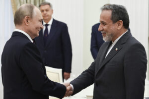 Axios: Ο Πούτιν παροτρύνει την Τεχεράνη να δεχτεί συμφωνία «μηδενικού εμπλουτισμού» με ΗΠΑ