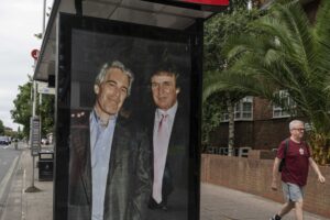 ΗΠΑ: Επτά στους 10 Αμερικανούς θεωρούν πως ο Τραμπ κρύβει πληροφορίες για το σκάνδαλο Έπστιν