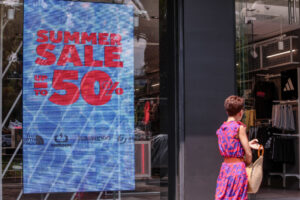 Θερινές εκπτώσεις 2025: Πόσο θα διαρκέσουν &#8211; Τι ισχύει