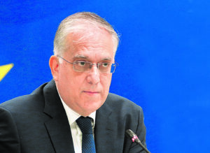 Προικίζουν τον τουρισμό σε βάρος της βιομηχανίας