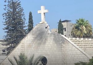 Γάζα: Η Γαλλία καταδικάζει τον ισραηλινό βομβαρδισμό εκκλησίας, που τελεί υπό «ιστορική προστασία» της