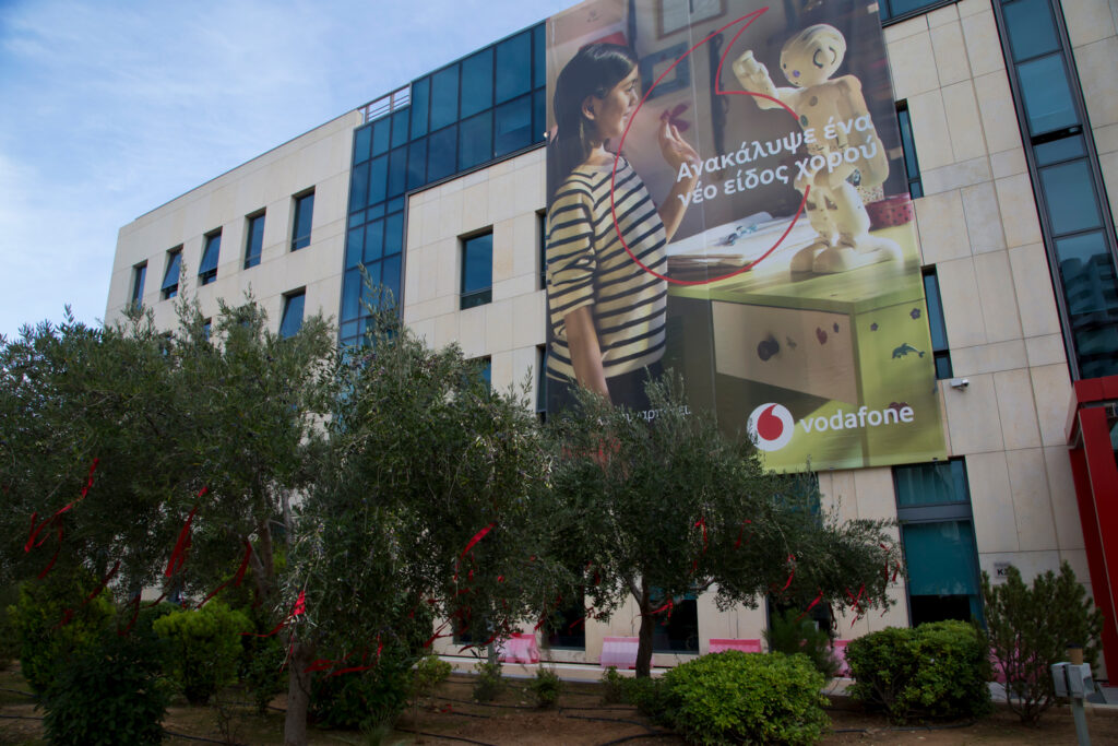Cosmote Telecom και Vodafone στηρίζουν τους συνδρομητές τους σε Αττική και Ιεράπετρα
