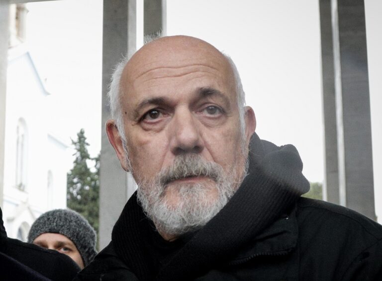 Κιμούλης: Ένοχος ηθικής αυτουργίας για ψευδή κατάθεση μάρτυρά του