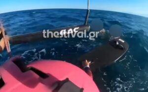 Θεσσαλονίκη: Αθλητής kite surf διέσωσε πατέρα και κόρη που παρασύρθηκαν από τα κύματα &#8211; Συγκλονιστικό βίντεο