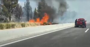 Λάρισα: Φωτιά στην εθνική οδό στο ύψος Γυρτώνης (Video)