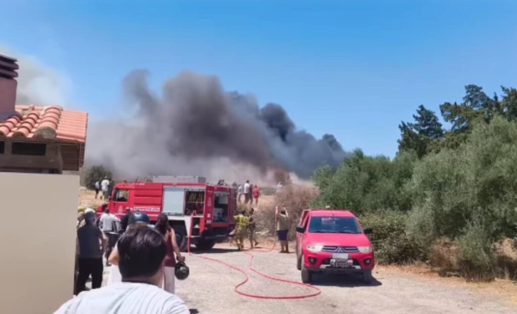 Συναγερμός για φωτιά στη Βιγλιά Ιεράπετρας – Κοντά σε σπίτια οι φλόγες (Photos)