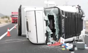 Κοζάνη: Ανατροπή νταλίκας στην Εγνατία Οδό &#8211; Κλειστές οι 2 λωρίδες στο ρεύμα προς Θεσσαλονίκη (Video)