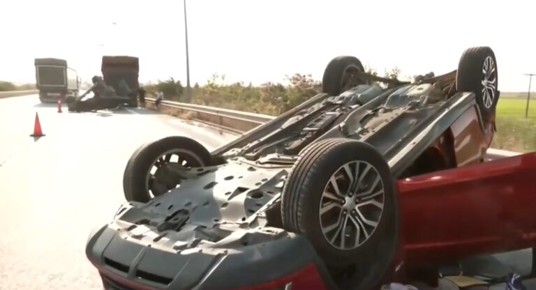 Καρότσα από φορτηγό έπεσε σε όχημα μετά τα διόδια Μαλγάρων – Αναποδογύρισε το ΙΧ 