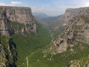 Νεαρή τουρίστρια έπεσε στο φαράγγι του Βίκου