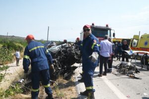 Αργολίδα: Σοκαριστικό τροχαίο με τρεις νεκρούς μετά από σύγκρουση νταλίκας με τζιπ (Photos)