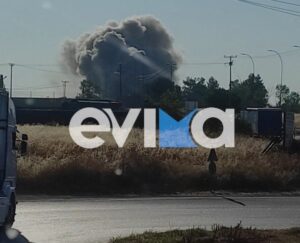 Ριτσώνα: Μεγάλη φωτιά σε εργοστάσιο πλαστικών &#8211; Μήνυμα 112 για επικίνδυνους καπνούς