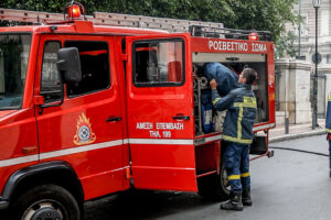 Φωτιά στα Άνω Πατήσια κοντά στον ΗΣΑΠ &#8211; Αλλαγές στην κυκλοφορία των συρμών