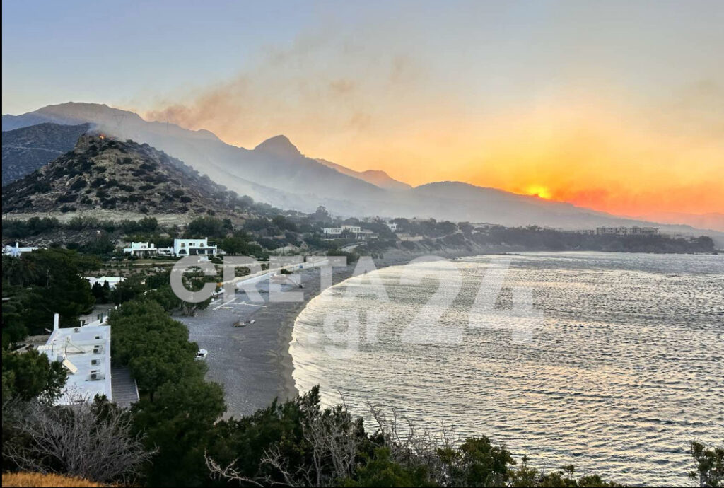 Μάχη με τις φλόγες στην Ιεράπετρα: «Η κατάσταση εξακολουθεί να είναι δύσκολη» – Κάηκαν σπίτια, εκκενώθηκαν οικισμοί