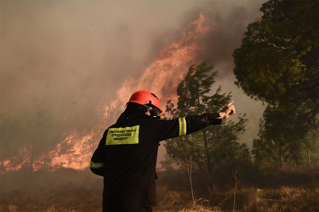 Φωτιά τώρα στην Ιεράπετρα – Μήνυμα 112 για εκκένωση 4 περιοχών